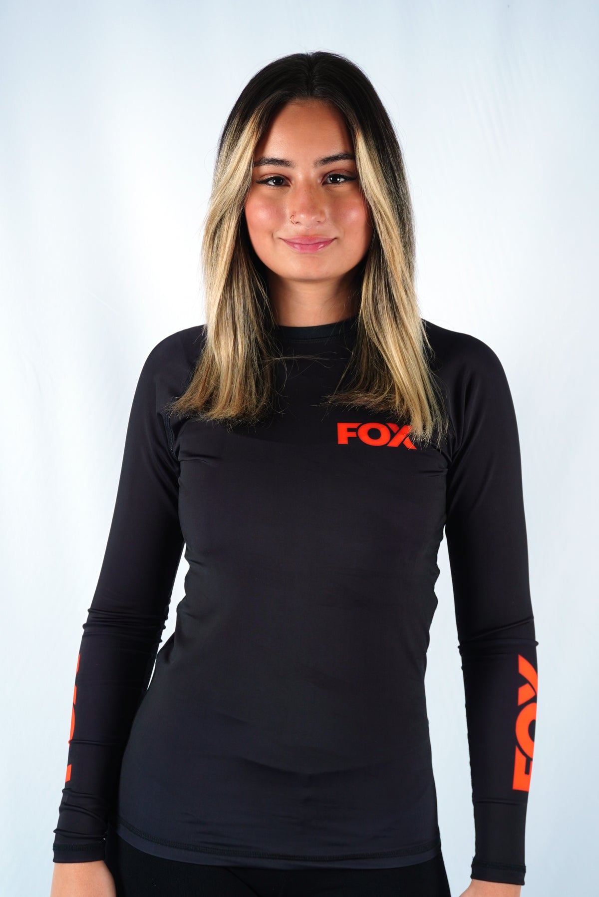 Rash Guard Jiu-Jitsu Feminina FOX FW Preta Manga Longa (Logo Laranja) UV 50+