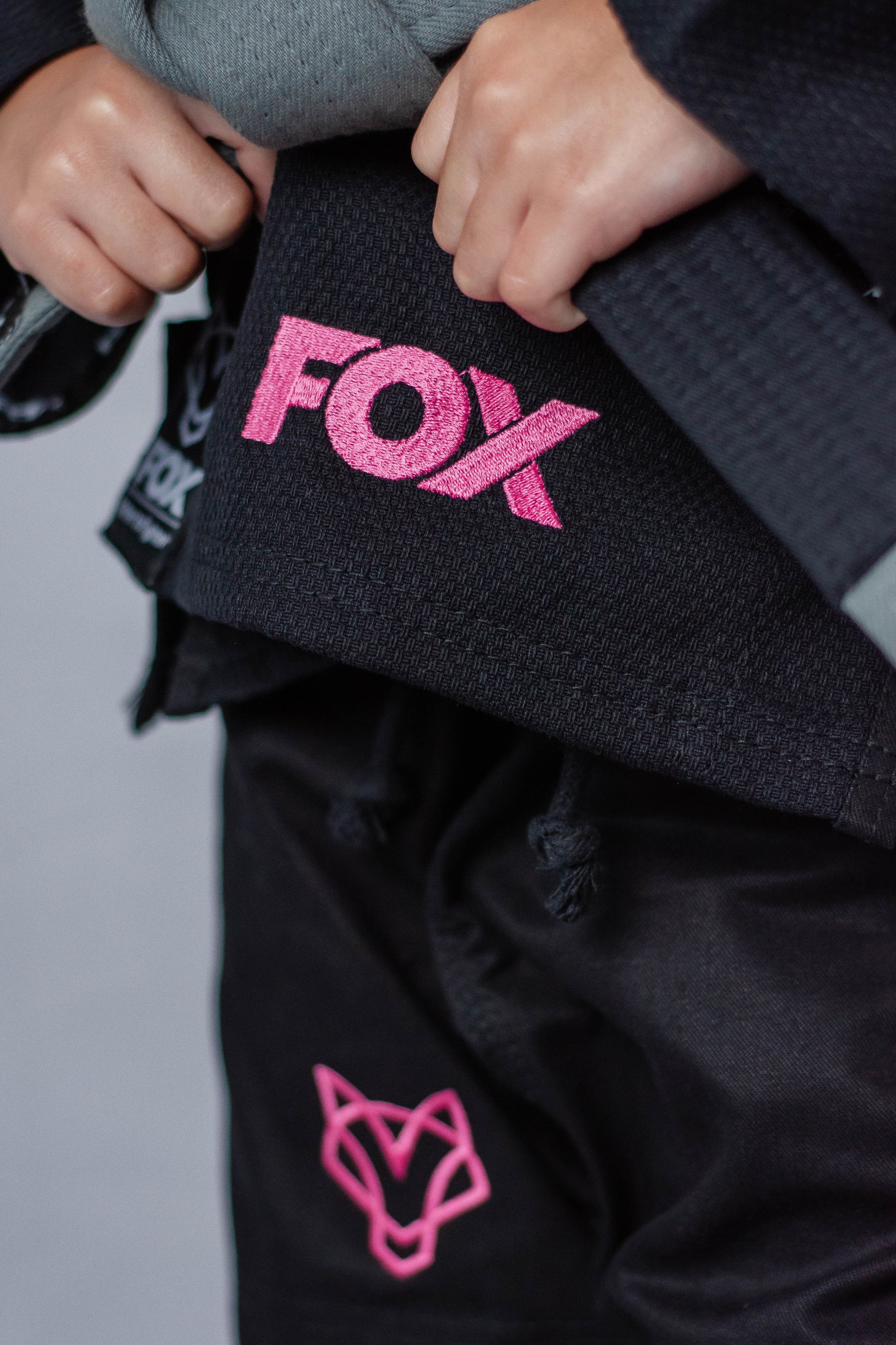 Kimono Feminino Kids Fox™ - Preto com logo Rosa