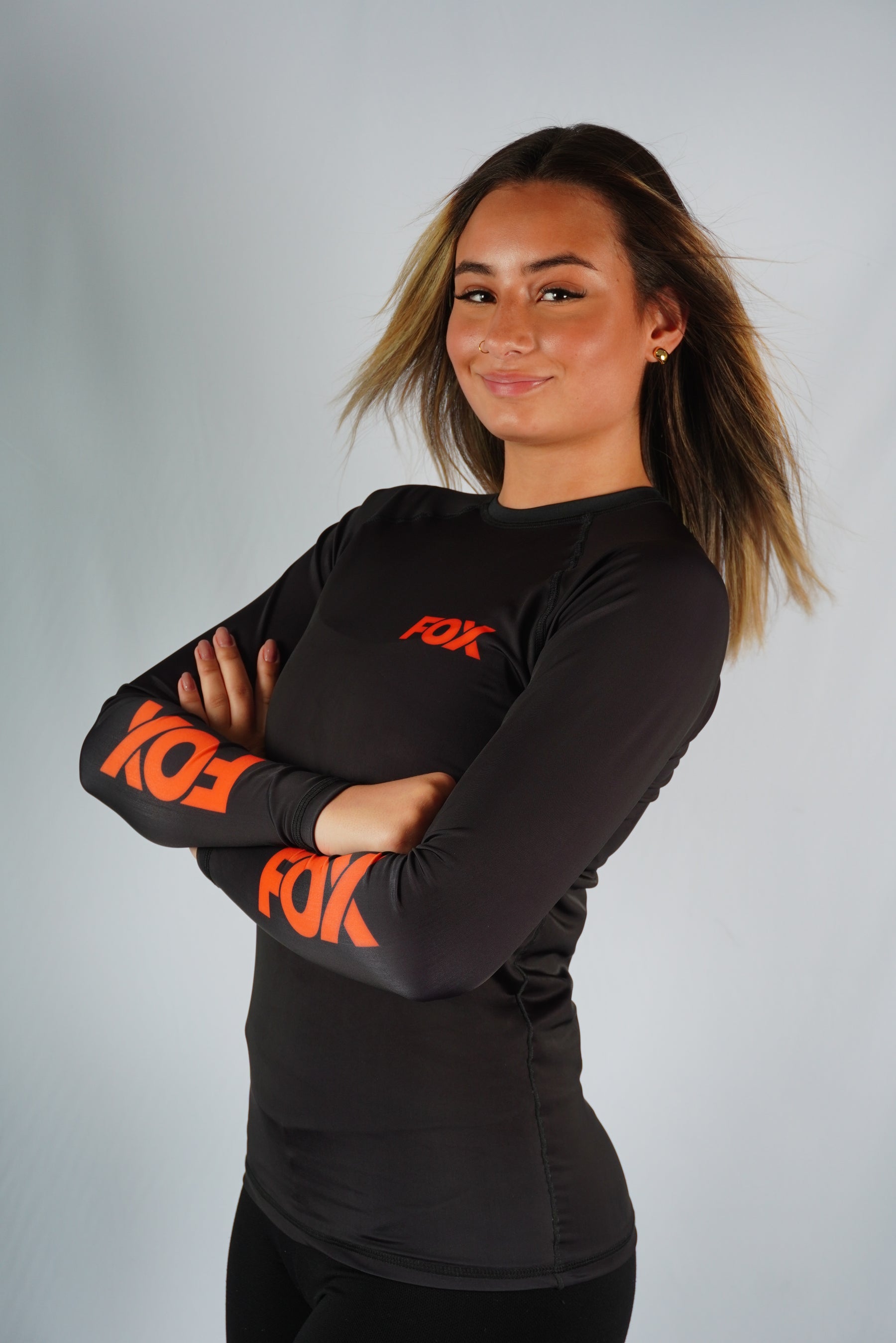 Rash Guard Jiu-Jitsu Feminina FOX FW Preta Manga Longa (Logo Laranja) UV 50+