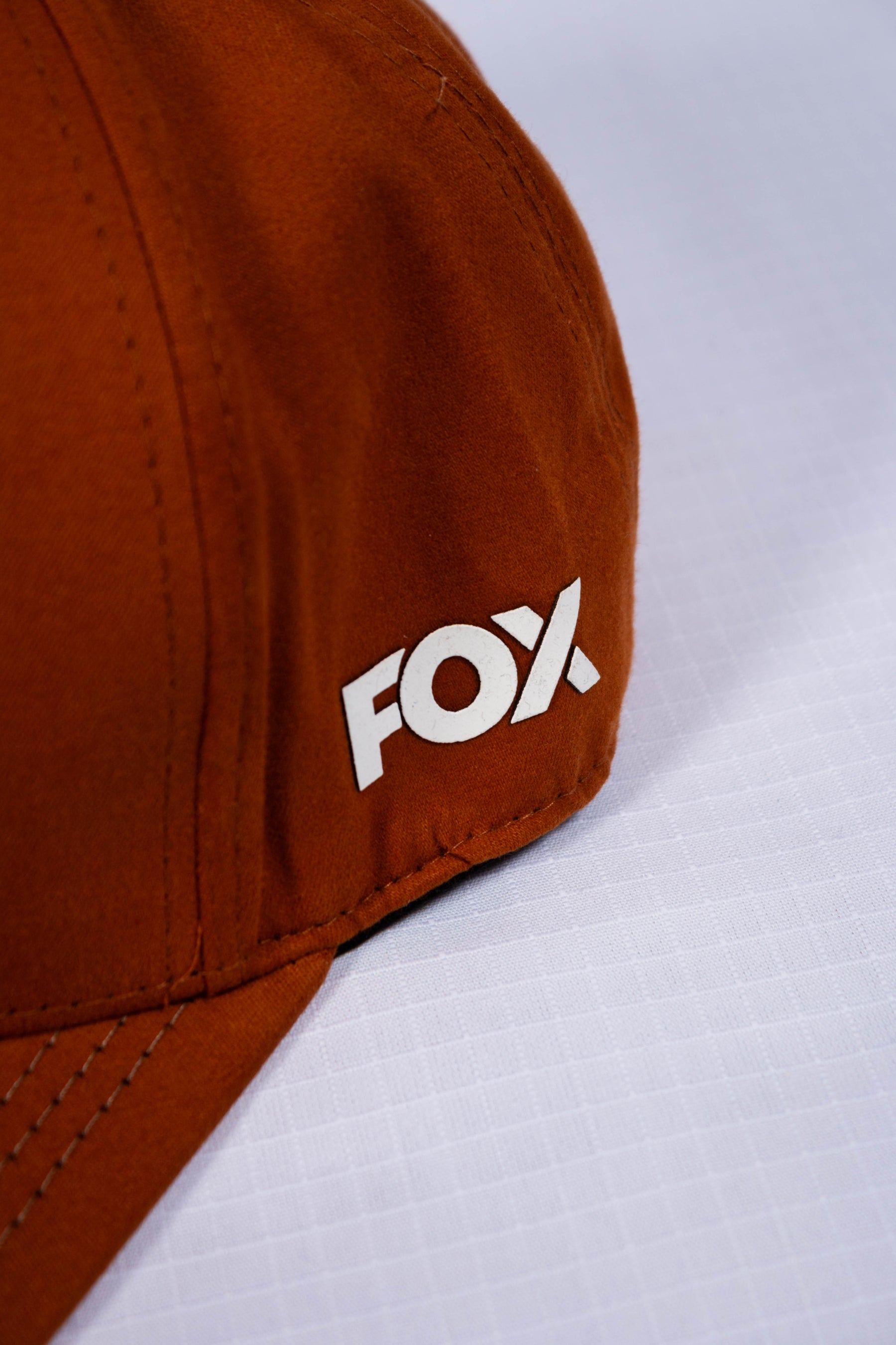 Boné Jiu-Jitsu FOX FW Caramelo Logo Emborrachado Branco