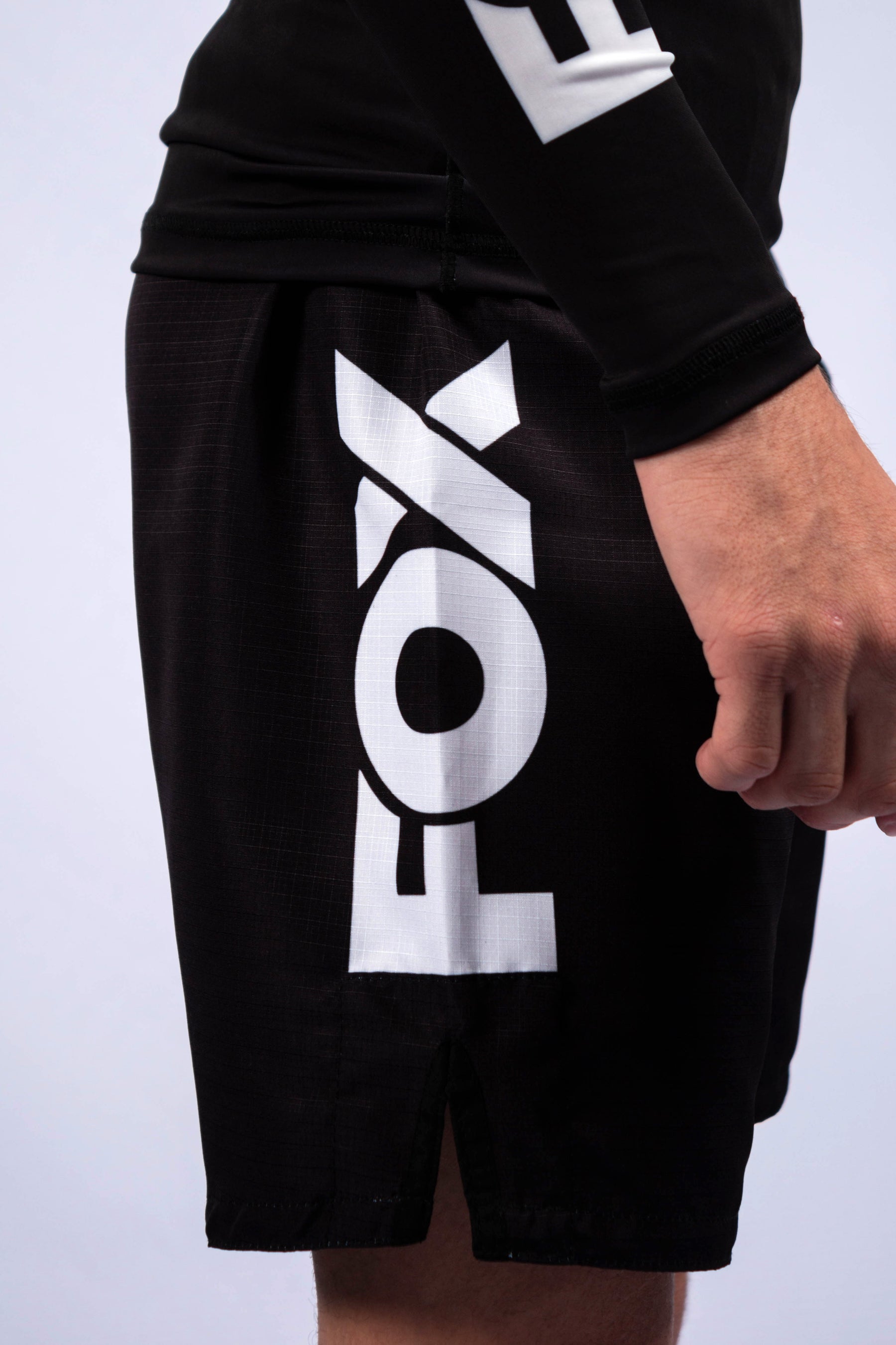 Bermuda No-Gi Jiu-Jitsu FOX FW Preta Ripstop Detalhes Brancos
